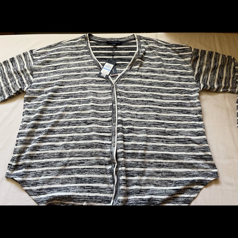 Women’s Tommy Hilfiger striped top. Size XL. Black/white
